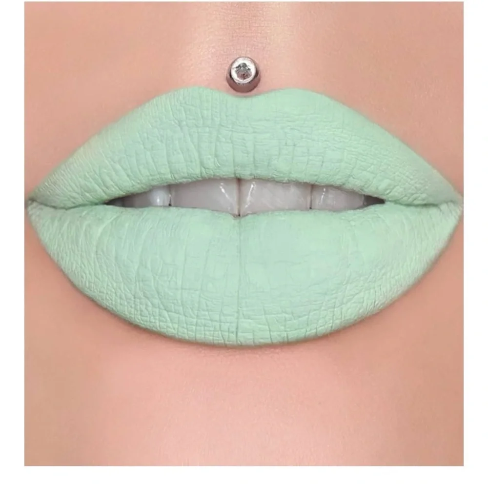 Jeffree Star Cosmetic Velour Liquid Lipstick in High Society